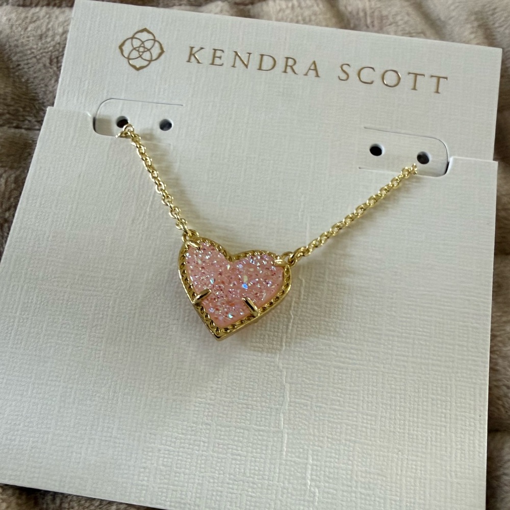 🎀Kendra Scott Ari Heart Iridescent Pink Gold Pendant Necklace